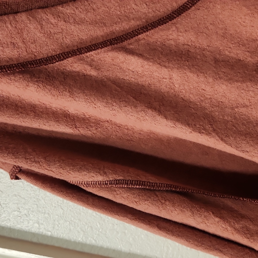 NWT Urban Outfitters Cinnamon Roll Terracotta Oversized V-Neck Thermal Sweater - Picture 3 of 5
